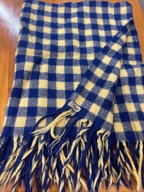 Churchill craft mark hand woven knit blanket